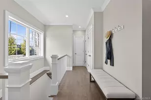 208 Cow Neck Rd, Port Washington, NY 11050 - Photo 11