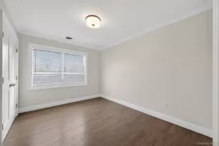 208 Cow Neck Rd, Port Washington, NY 11050 - Photo 23