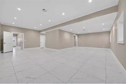 208 Cow Neck Road, Port Washington, NY 11050 - Photo 31