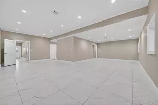 208 Cow Neck Rd, Port Washington, NY 11050 - Photo 31