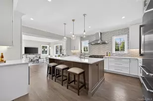 208 Cow Neck Rd, Port Washington, NY 11050 - Photo 7