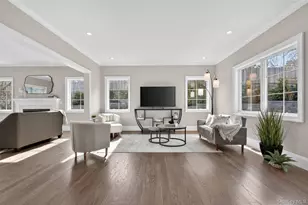 208 Cow Neck Rd, Port Washington, NY 11050 - Photo 5