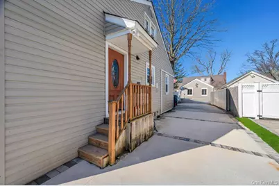 2478 Loft Avenue, Baldwin, NY 11510 - Photo 17