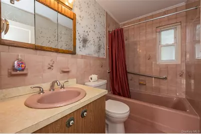 832 Stratford Drive, East Meadow, NY 11554 - Photo 9