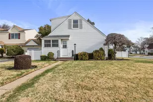 832 Stratford Dr, East Meadow, NY 11554 - Photo 17