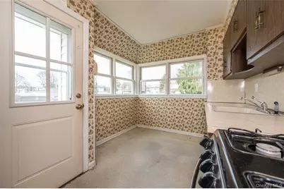 832 Stratford Drive, East Meadow, NY 11554 - Photo 5