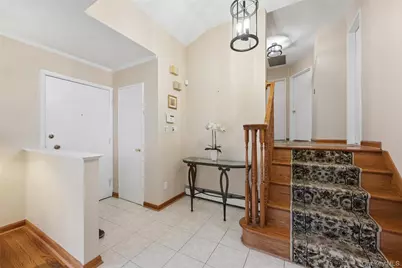 6 Viola Drive, Glen Cove, NY 11542 - Photo 5