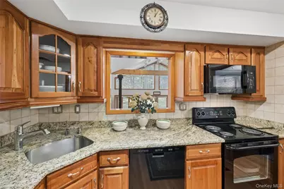 6 Viola Drive, Glen Cove, NY 11542 - Photo 25