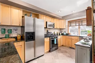 1603 Bluffs Dr N, Calverton, NY 11933 - Photo 3