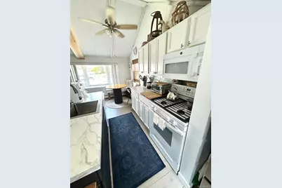 800 S 6th Street, Lindenhurst, NY 11757 - Photo 7