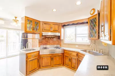 154 Beaumont Street, Brooklyn, NY 11235 - Photo 3