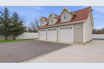 171 Oakfield Avenue, Dix Hills, NY 11746 - Photo 31