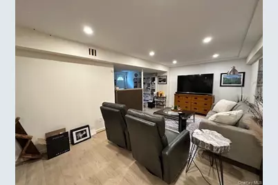 48 N Columbine Avenue, Hampton Bays, NY 11946 - Photo 17