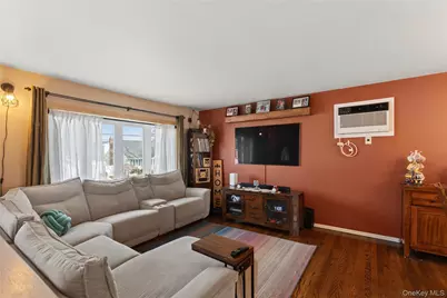 182 Montgomery Avenue, West Babylon, NY 11704 - Photo 3