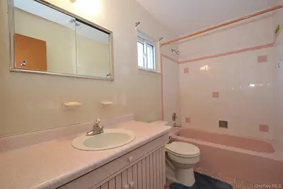 10 Maureen Drive, Hauppauge, NY 11788 - Photo 11