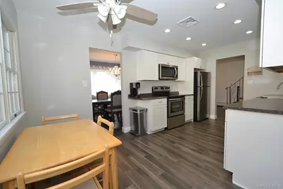 10 Maureen Drive, Hauppauge, NY 11788 - Photo 7