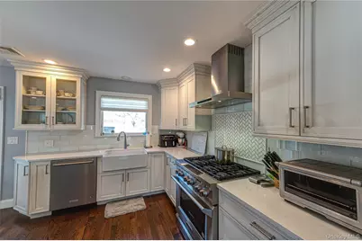 35 Circle Drive, Syosset, NY 11791 - Photo 9