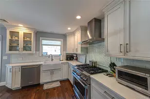 35 Circle Dr, Syosset, NY 11791 - Photo 9