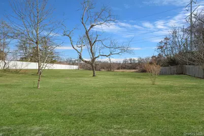 10 Pierre Drive, Commack, NY 11725 - Photo 11