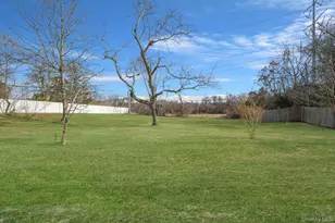 10 Pierre Dr, Commack, NY 11725 - Photo 11