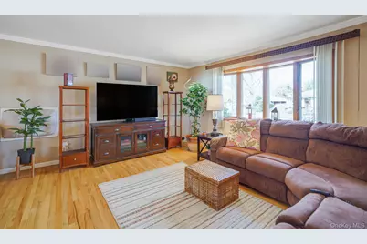 10 Pierre Drive, Commack, NY 11725 - Photo 13