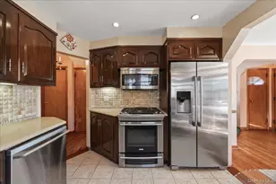 214 Central Blvd, New Hyde Park, NY 11040 - Photo 7