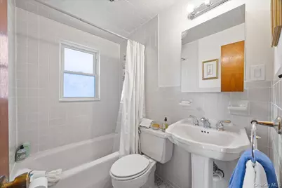 214 Central Boulevard, New Hyde Park, NY 11040 - Photo 17