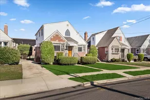 214 Central Blvd, New Hyde Park, NY 11040 - Photo 3