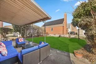 214 Central Blvd, New Hyde Park, NY 11040 - Photo 23