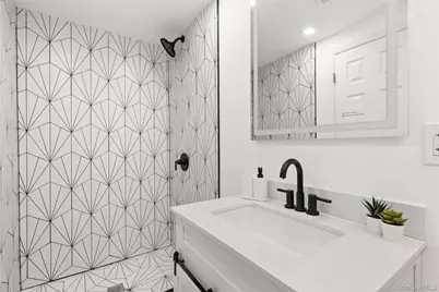 184 Dallas Street, Lindenhurst, NY 11757 - Photo 7