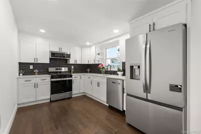 184 Dallas Street, Lindenhurst, NY 11757 - Photo 5