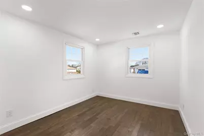 184 Dallas Street, Lindenhurst, NY 11757 - Photo 13