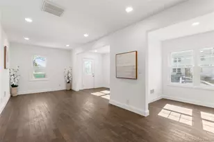 184 Dallas St, Lindenhurst, NY 11757 - Photo 3