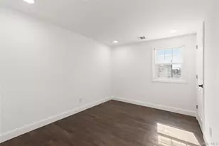 184 Dallas St, Lindenhurst, NY 11757 - Photo 11