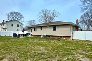 38 Pentmoor Dr, Mastic, NY 11950 - Photo 25