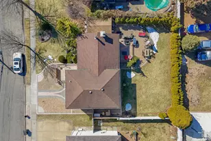 16 Tudor Rd, Hicksville, NY 11801 - Photo 9