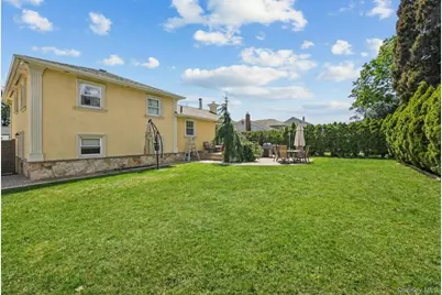 16 Tudor Road, Hicksville, NY 11801 - Photo 5