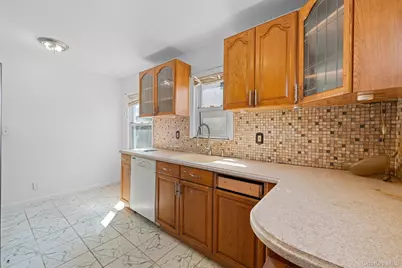 7 Everett Street, Valley Stream, NY 11580 - Photo 5