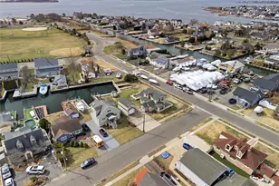 264 S Bayview Ave, Amityville, NY 11701 - Photo 41