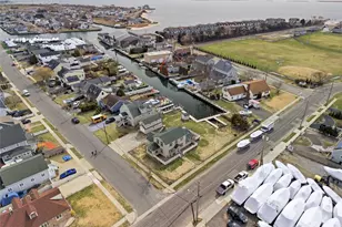 264 S Bayview Ave, Amityville, NY 11701 - Photo 39