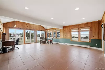 264 S Bayview Avenue, Amityville, NY 11701 - Photo 19