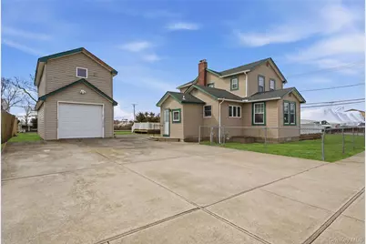 264 S Bayview Avenue, Amityville, NY 11701 - Photo 37