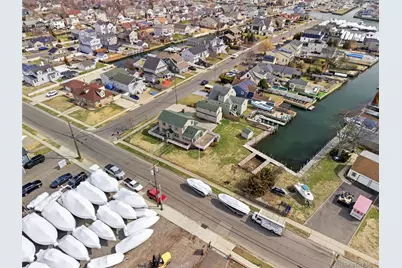 264 S Bayview Avenue, Amityville, NY 11701 - Photo 43