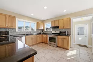 264 S Bayview Ave, Amityville, NY 11701 - Photo 5