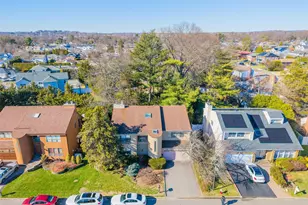 17 Princeton Dr, Syosset, NY 11791 - Photo 41