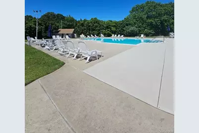 172 Pointe Circle N #172, Coram, NY 11727 - Photo 17