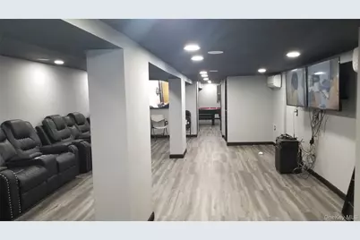 122-14 Sutphin Blvd, Jamaica, NY 11434 - Photo 5