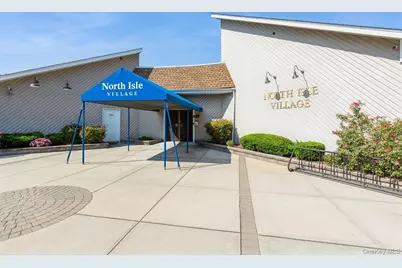 26 Redwood Court #R26, Coram, NY 11727 - Photo 3