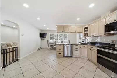 20 Newark Street, Lindenhurst, NY 11757 - Photo 9