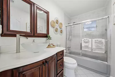 20 Newark Street, Lindenhurst, NY 11757 - Photo 19